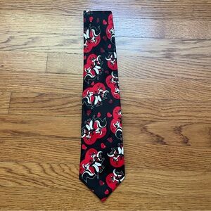 Vintage 90’s Warner Bros. Pepe Le pew skunk heart Tie
